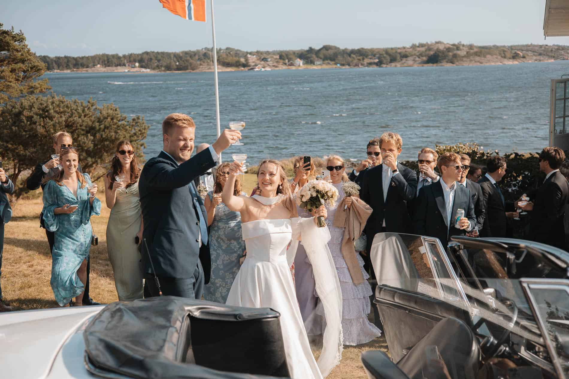 Bryllupsfotograf Heidi Henriksen fanger romantiske øyeblikk ved vannet i Oslo.