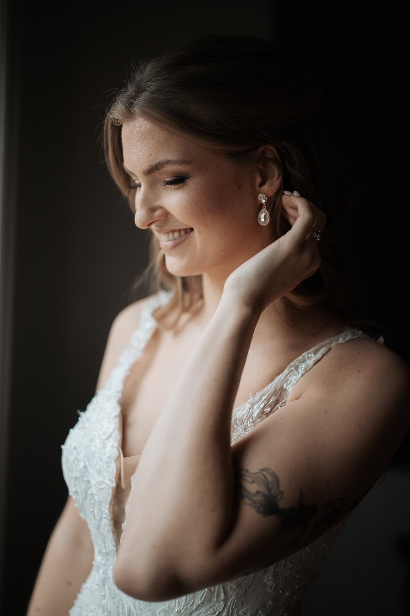 Bryllupsfotograf Heidi Henriksen fanger et øyeblikk av en smilende brud i Oslo.