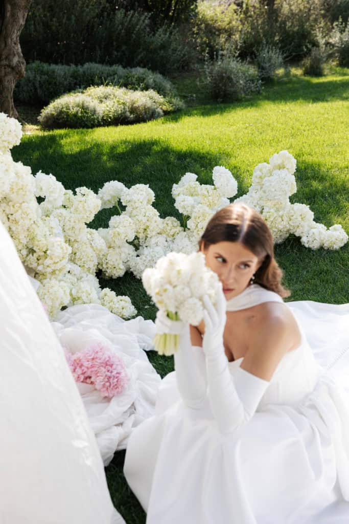 heidi henriksen italia bryllup sermoni kyss.jpg potrett brud blomster